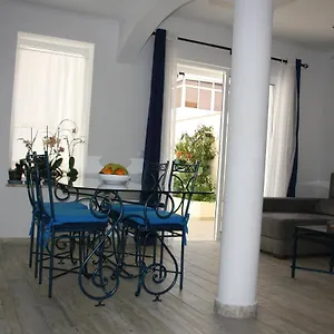  Apartment House Of Orchids With Patio